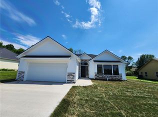 200 E Harlequin Dr, Adrian, MO 64720