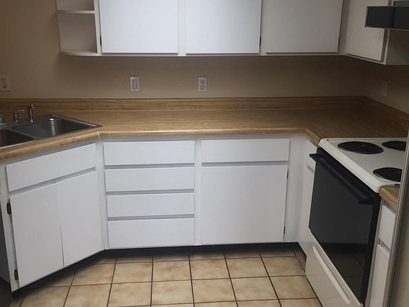 4th image of 2422 E ROBERT E LEE Street