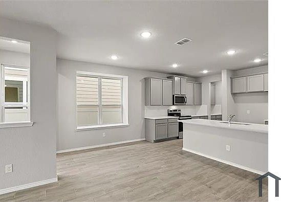 5th image of 10020 Adams Ln