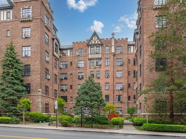 2 Westchester Ave #3N, White Plains, NY 10601
