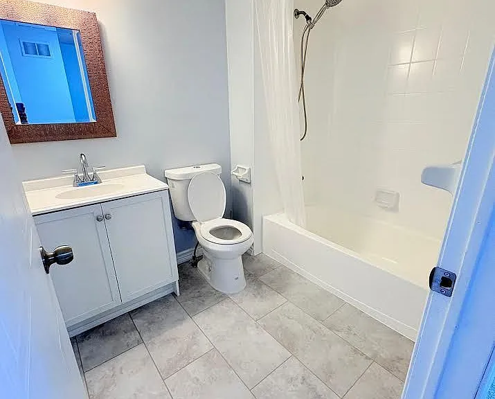 607 Gibney Cres — Photo 14