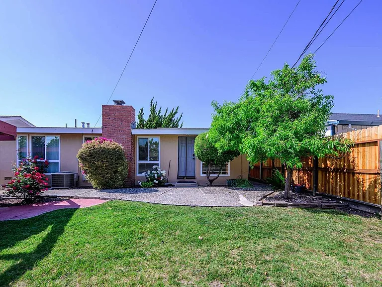 3410 Pepper Tree Ln — Photo 43