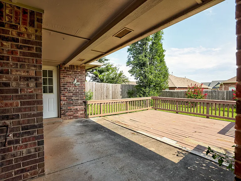 509 Finch St — Photo 36