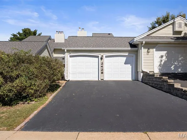 2428 Claymoor Dr, Chesterfield, MO 63017