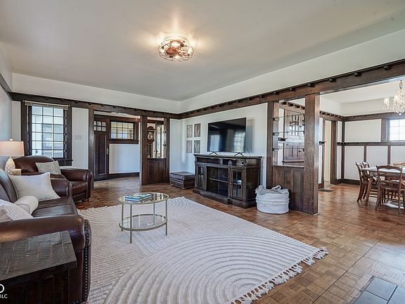 5th image of 303 W Pearl St