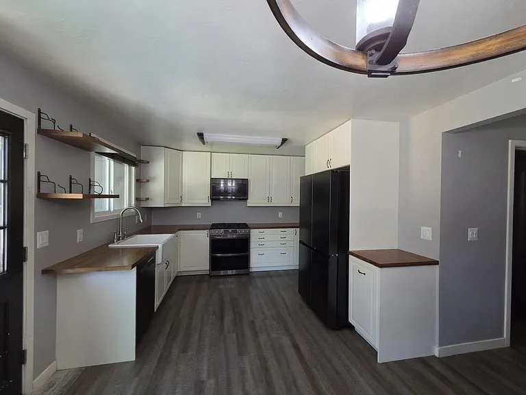 1561 W Ponderosa Ln — Photo 13