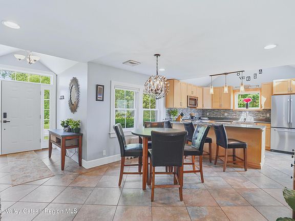 5th image of 209 Sackett Street