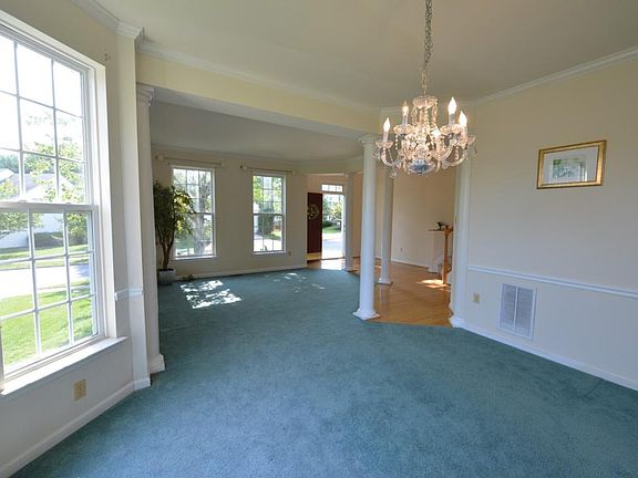 4th image of 18402 Crownsgate Cir