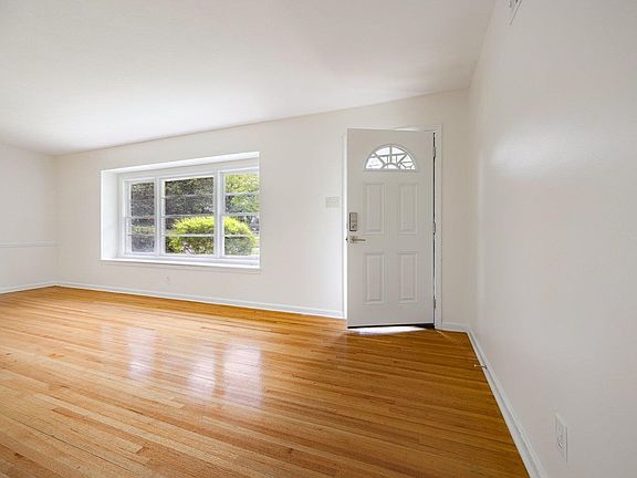 5th image of 1460 Lehr Dr