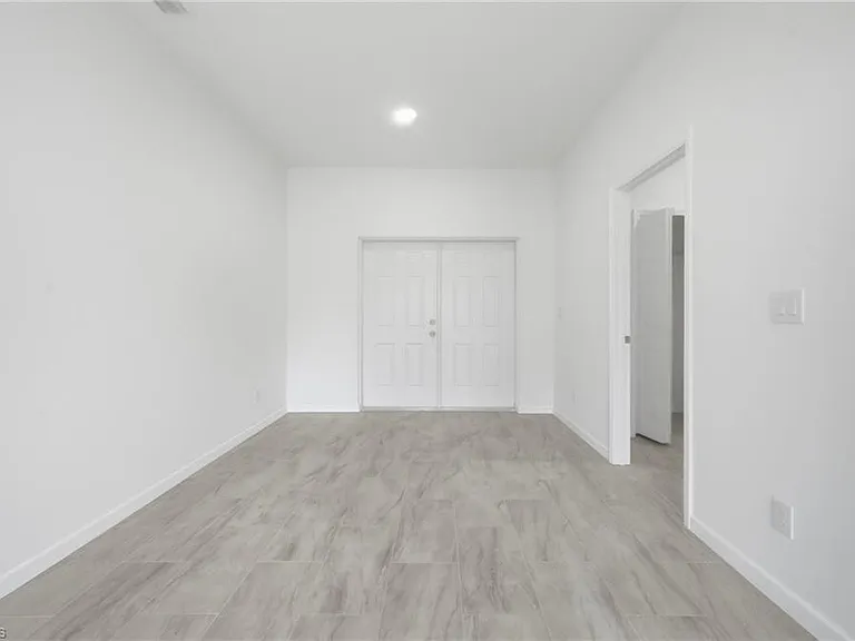 1018 Kent St E — Photo 19
