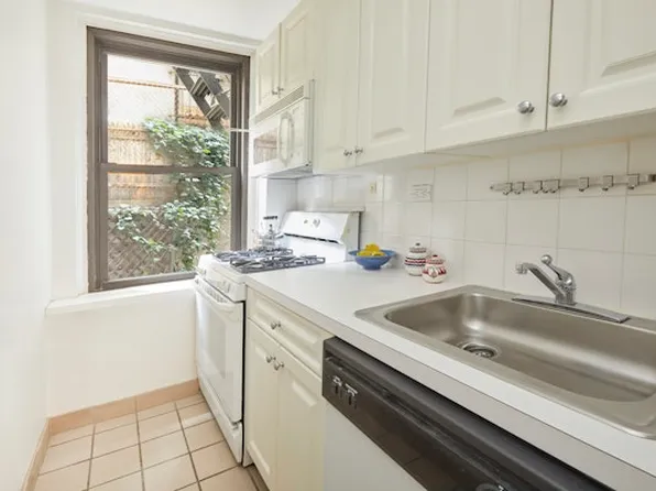 210 East 73rd Street image 4 of 15