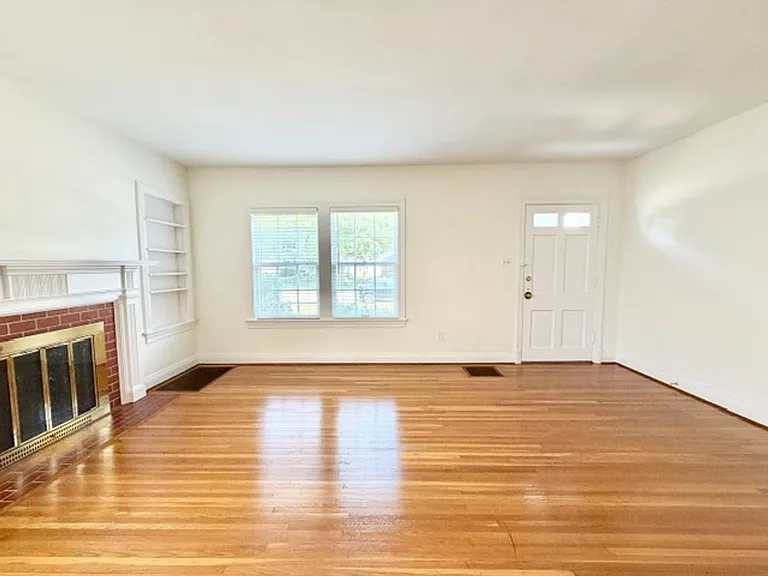 2414 Brighton Dr — Photo 4