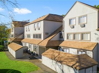15 Pineview Dr #15D, Branford, CT 06405