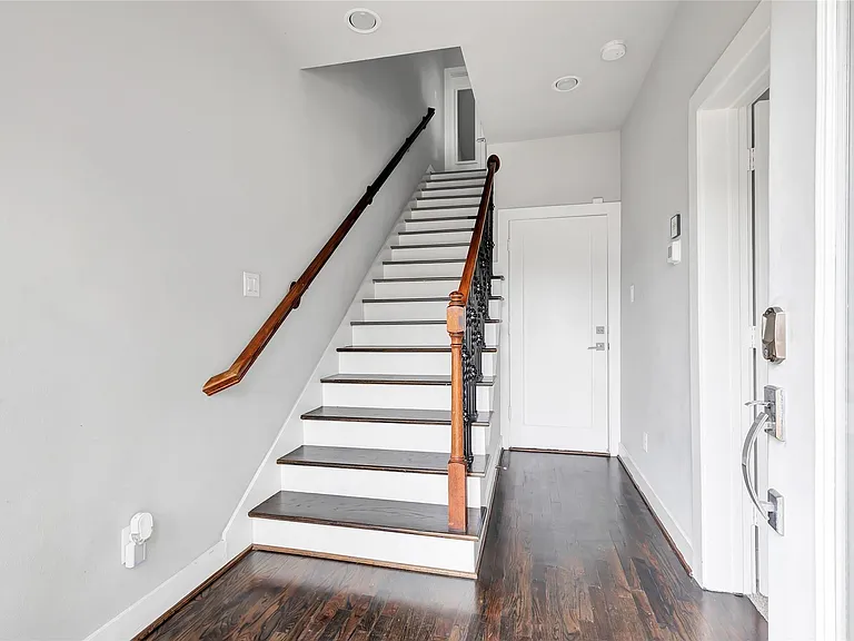 1310 Roberts St — Photo 7