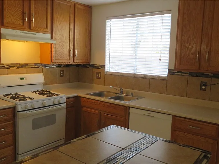 3014 Sunrise Bay Ave — Photo 6