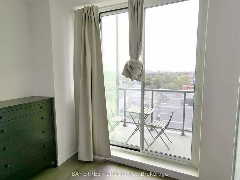 297 College St #1012 — Photo 9