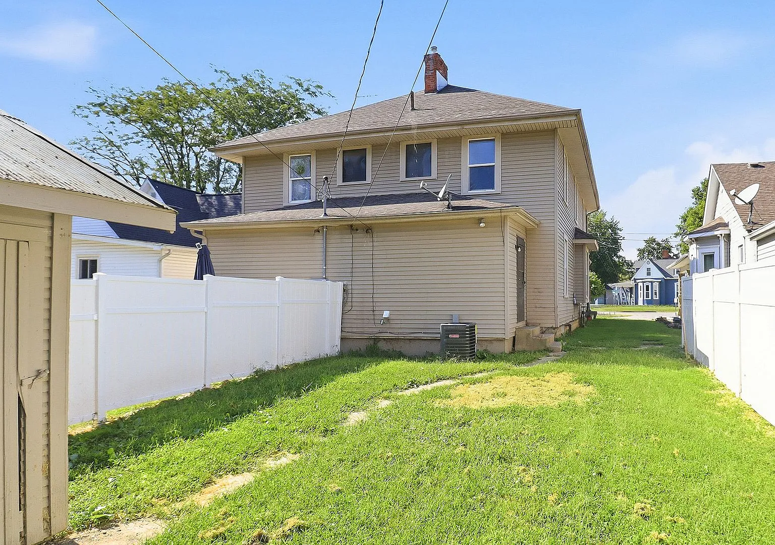 128-130 Logan Ave — Photo 3