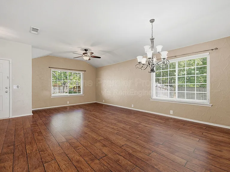 2304 Pheasant Run — Photo 5