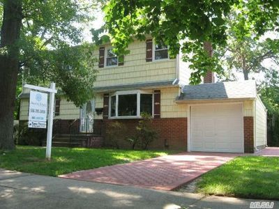 22 New York Ave, Massapequa, NY, 11758