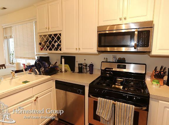 3rd image of 1543 W Walton St #2TWO