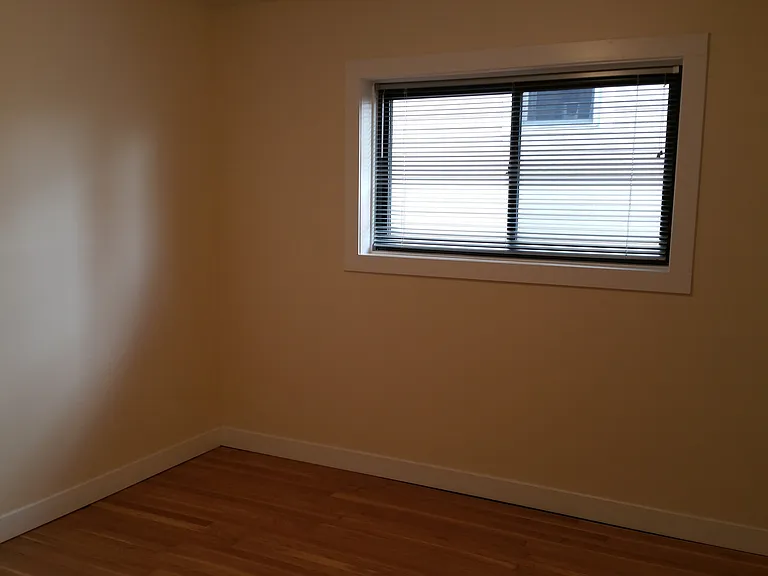 1639 N Farwell Ave — Photo 4