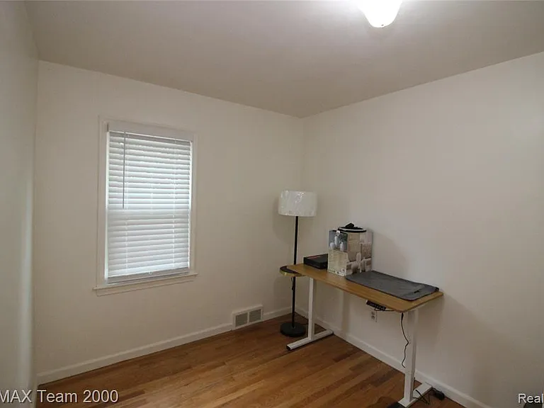 24301 Colgate St — Photo 16