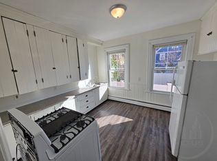 206 Adelaide Ave 1stFlr 2B/1B PrivEntry DblParlor GreatLocale! CatsOK, Providence, RI 02907