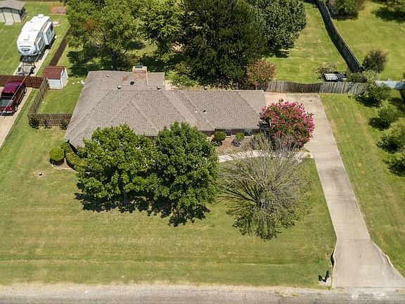 4th image of 1103 Hampshire Dr