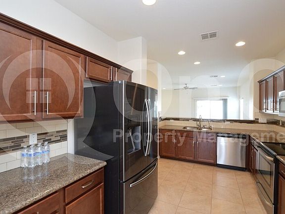 5th image of 606 W Kerry Ln