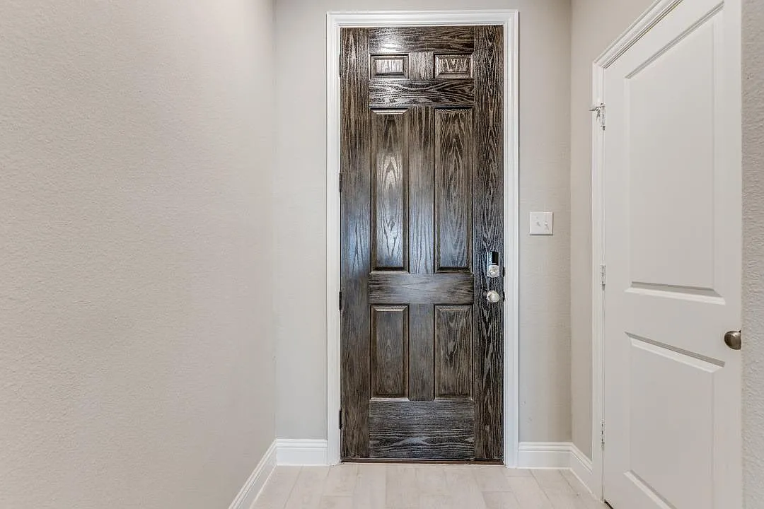 4 bed, 2.5 bath, 2253 sqft, $2,350 — Photo 2