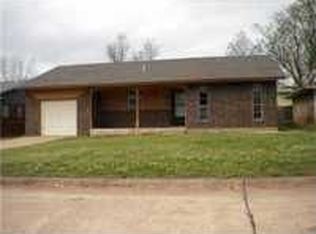 1041 NW 21st St, Moore, OK 73160