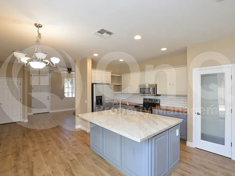 4249 E Santa Fe Ln — Photo 3