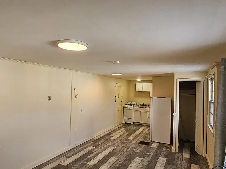 330 W State St #7 — Photo 6