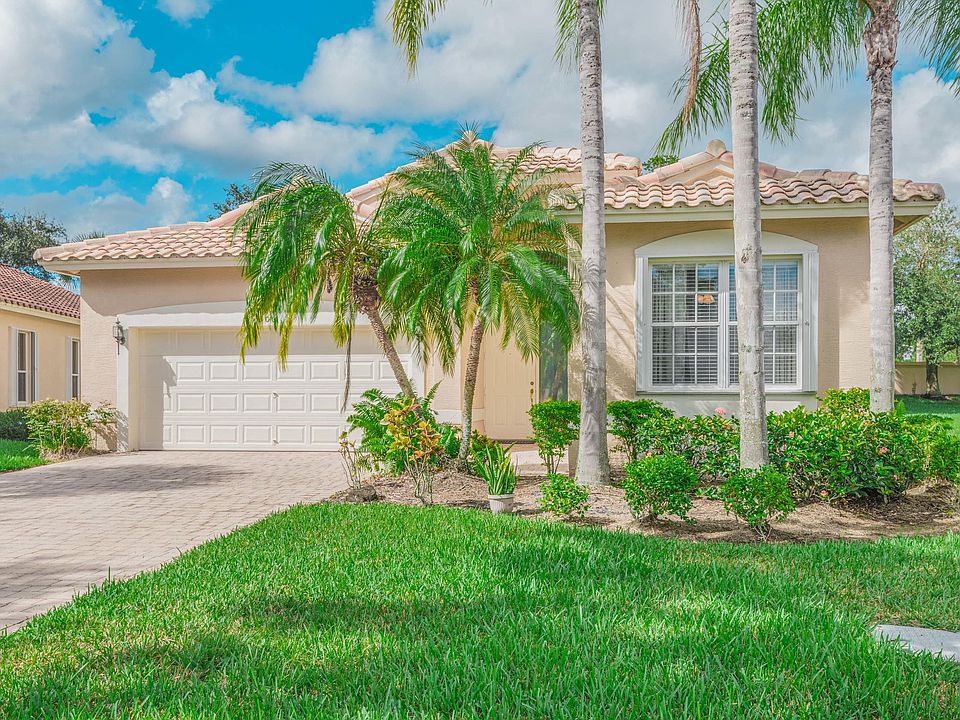 1st image of 300 NW Toscane Trl