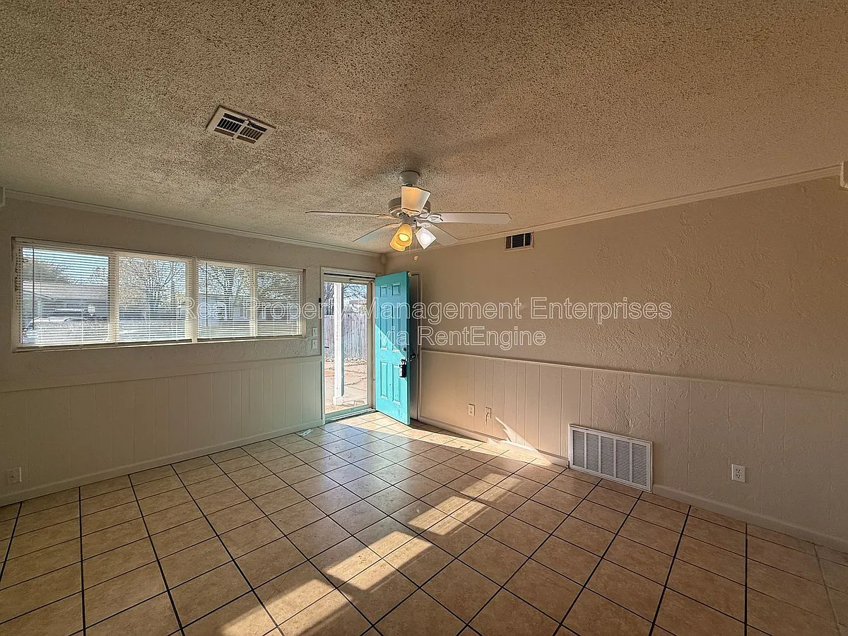 Building Photo - 5305 S Drexel Ave