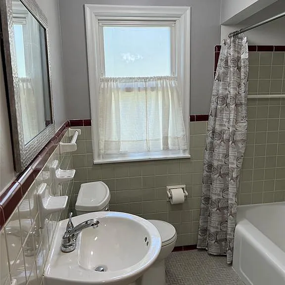 310 Albany St — Photo 15
