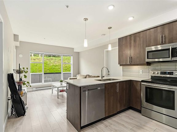 3rd image of 1016 Inverness Rd #105