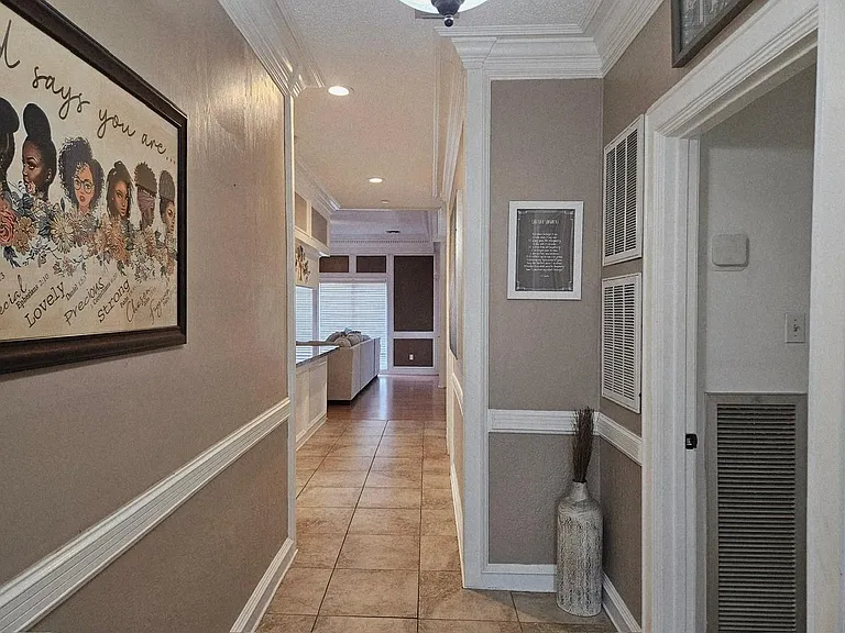 347 W Champions Colony #III — Photo 3