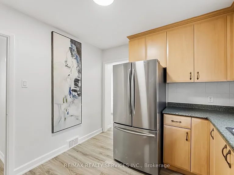 6 Bonnyview Dr #UPPER — Photo 13