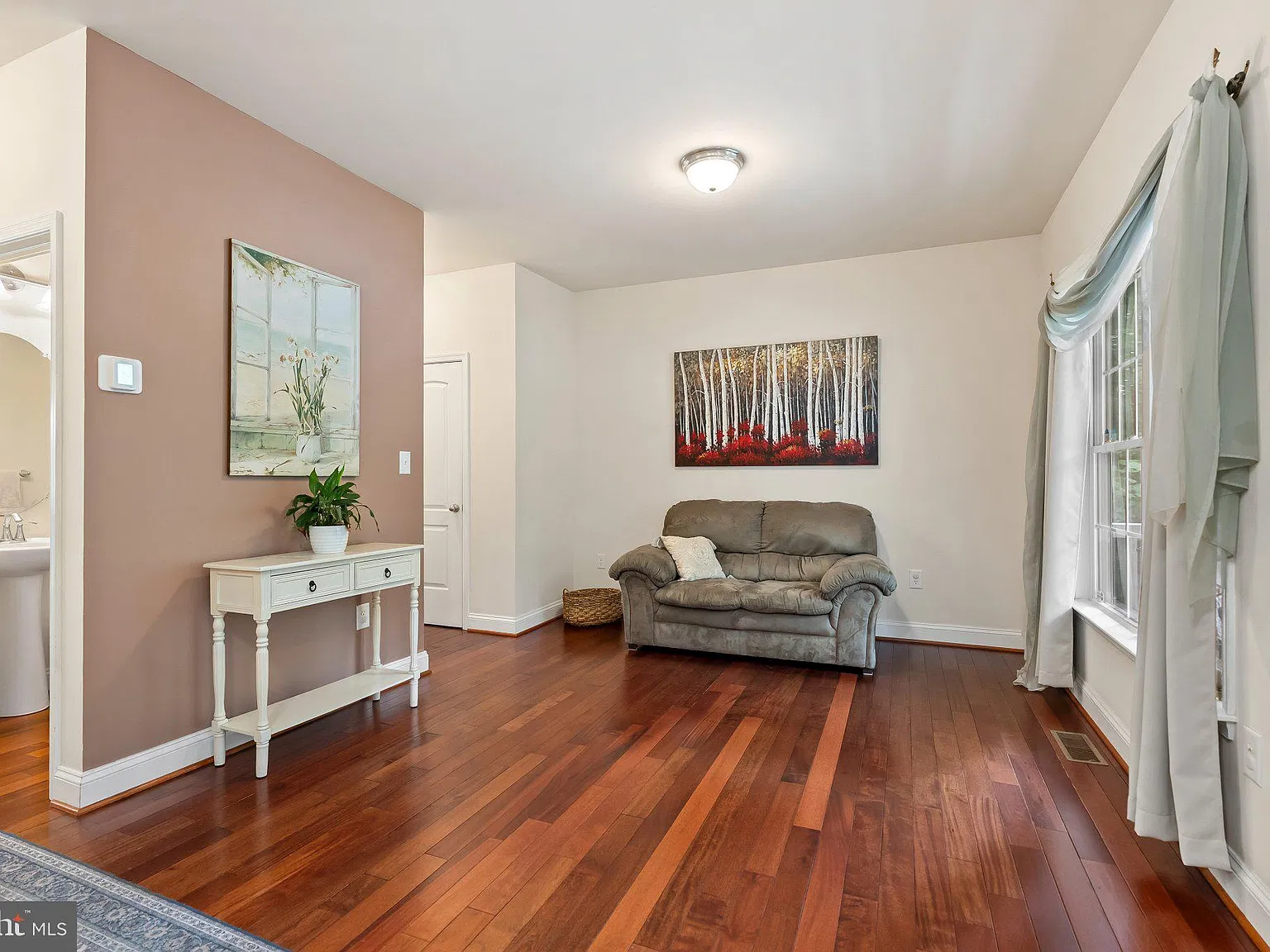 4 bed, 3.5 bath, 2828 sqft, $3,400 — Photo 4