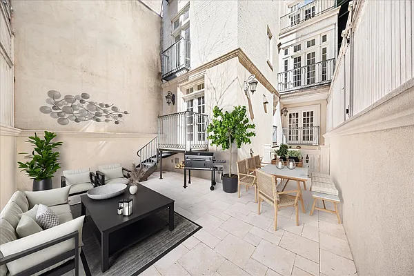 Rented by Compass | media 7