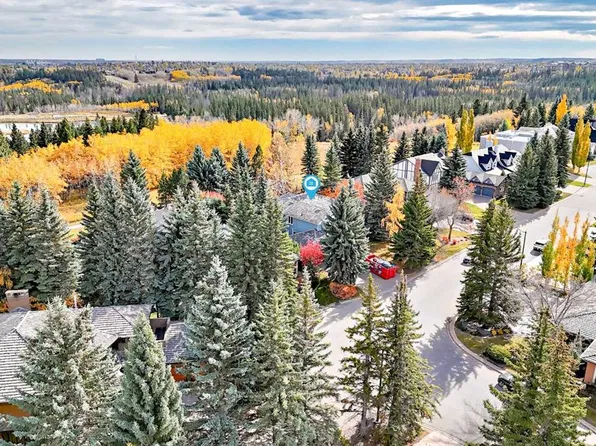 120 E Woodacres Dr SW, Calgary, AB T2W 4Z8