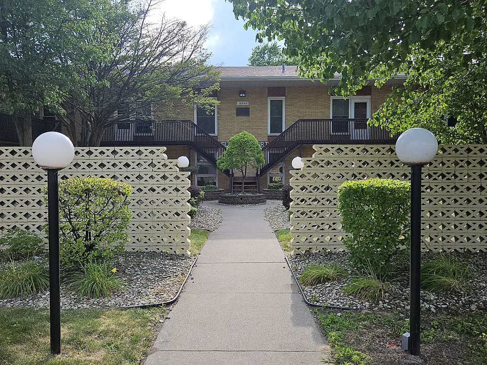 Burnham Ave