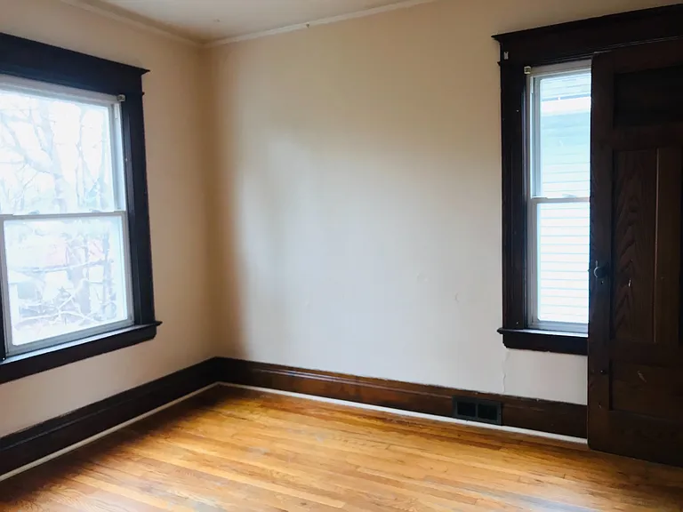 943-945 Dewey Ave — Photo 10