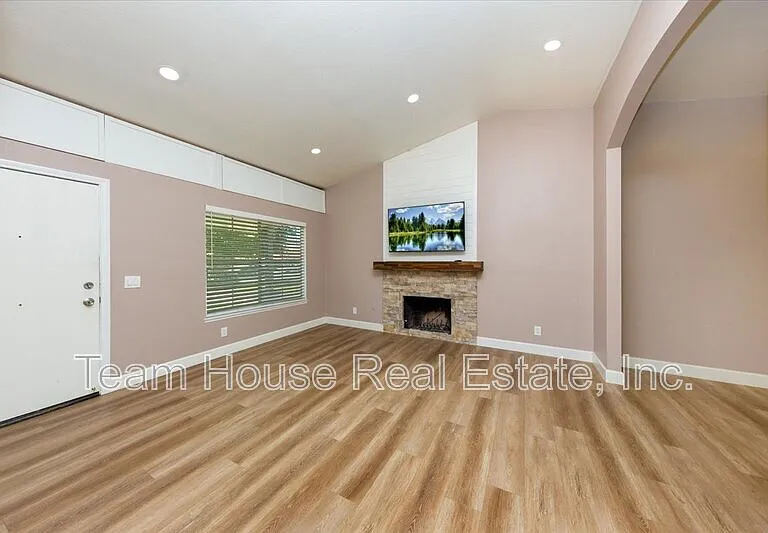 27725 Wakefield Rd — Photo 4