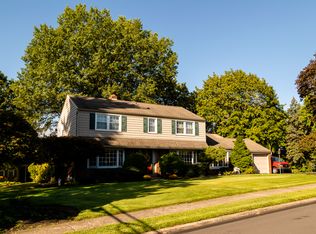 556 Alexander Rd, Huntingdon Valley, PA 19006