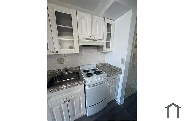 Building Photo - 155 Birdseye St #B6
