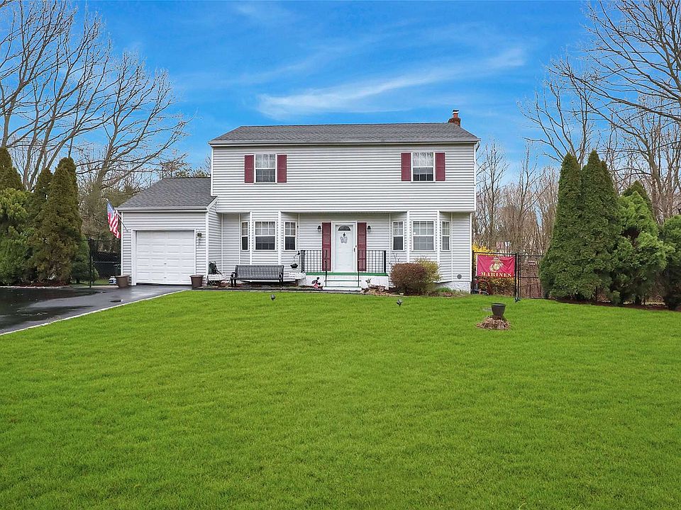 1st image of 28 Park Woods Ln