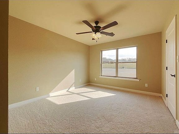 5th image of 69 Huntington Dr