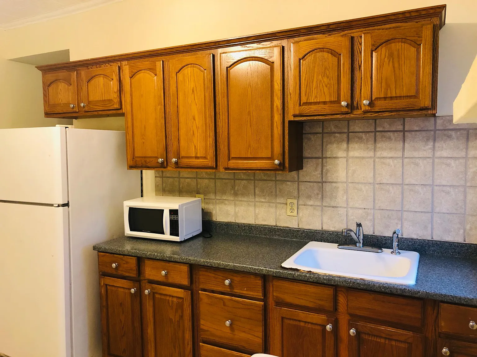 1 bed, 700 sqft, $1,700 — Photo 3